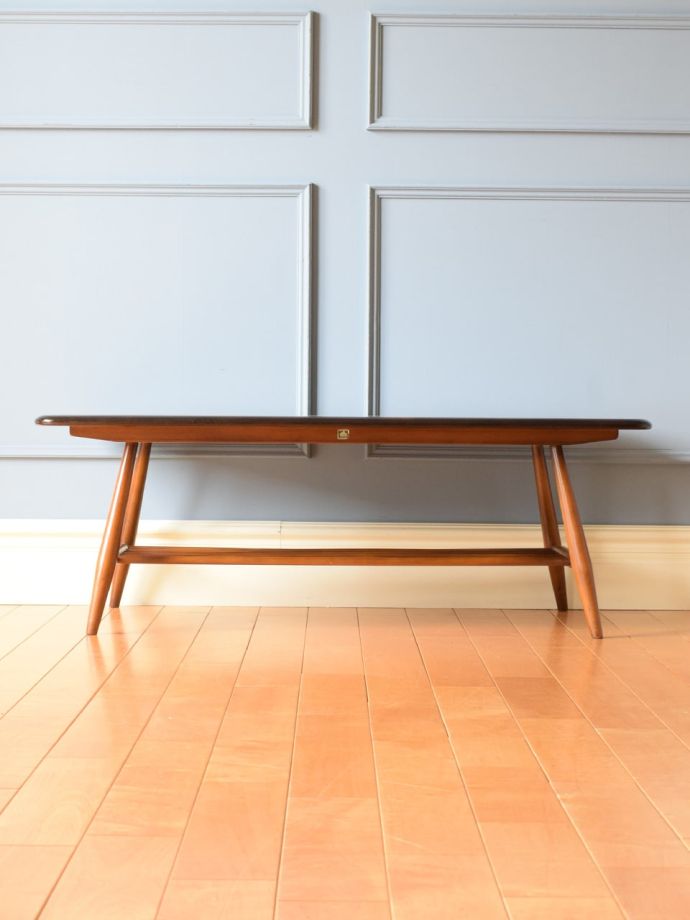 コーヒーテーブルの側面