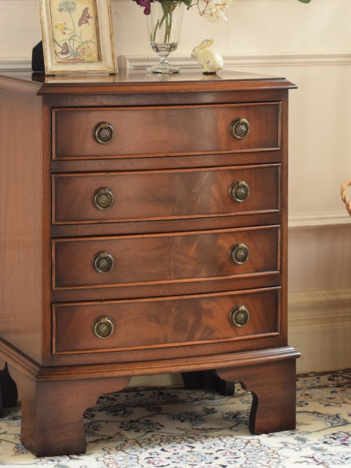 アンティークチェストの美しい木目