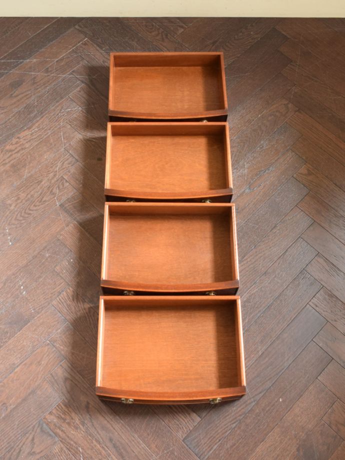 おしゃれなチェストの引き出しの中