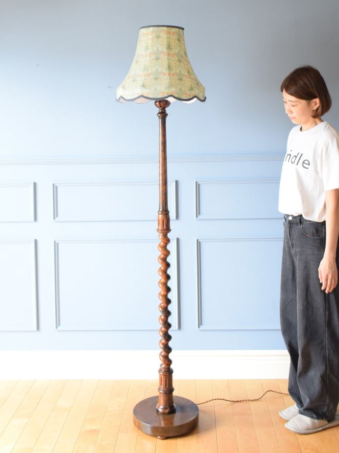 アンティークの照明、フロアランプ
