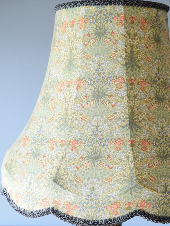 フロアランプのシェード