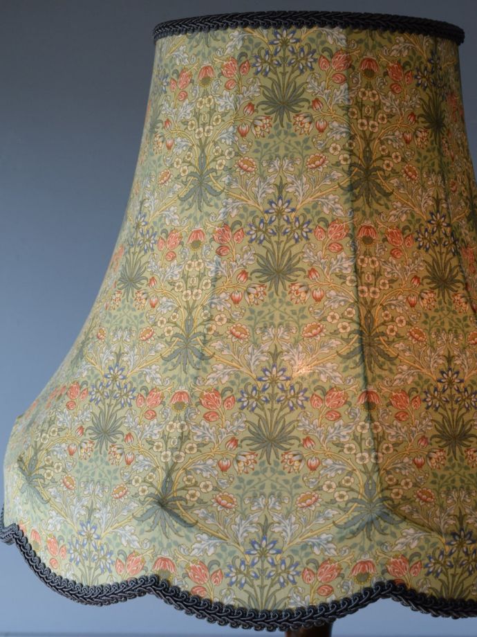 フロアランプのシェード