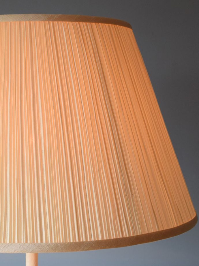 フロアランプのシェード