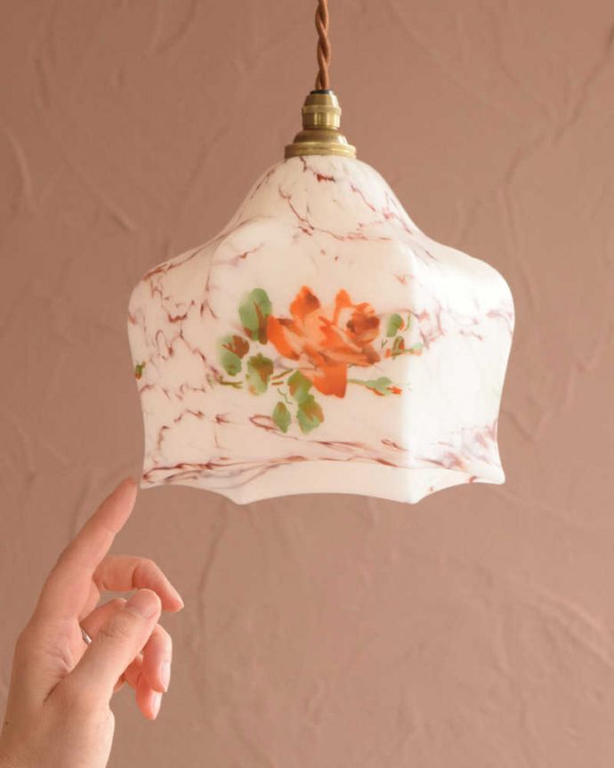 ペンダントライト　照明・ライティング　バラ×マーブル模様のアンティークシェードペンダントライト（コード・シャンデリア電球・ギャラリーなし）。。(k-3405-z)