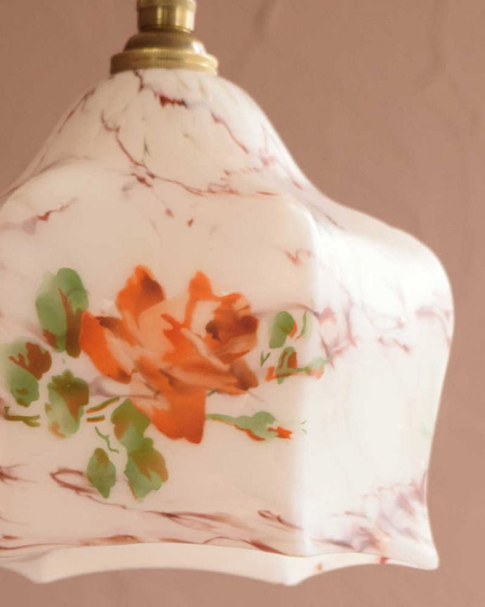 ペンダントライト　照明・ライティング　バラ×マーブル模様のアンティークシェードペンダントライト（コード・シャンデリア電球・ギャラリーなし）。。(k-3405-z)