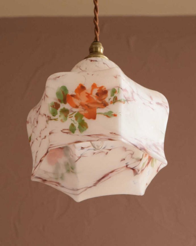ペンダントライト　照明・ライティング　バラ×マーブル模様のアンティークシェードペンダントライト（コード・シャンデリア電球・ギャラリーなし）。。(k-3405-z)