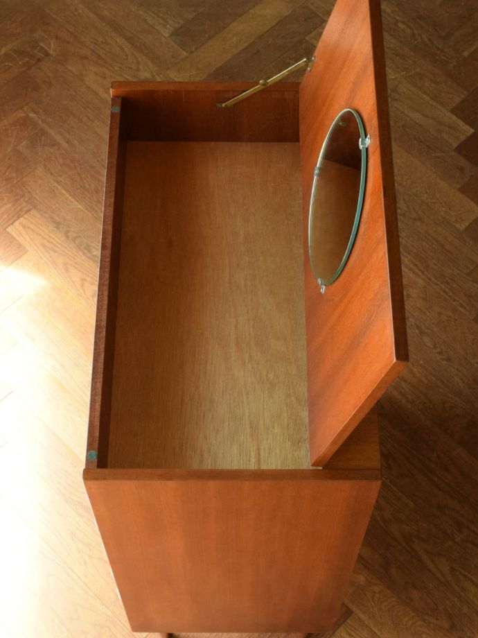 便利に収納できるチェスト