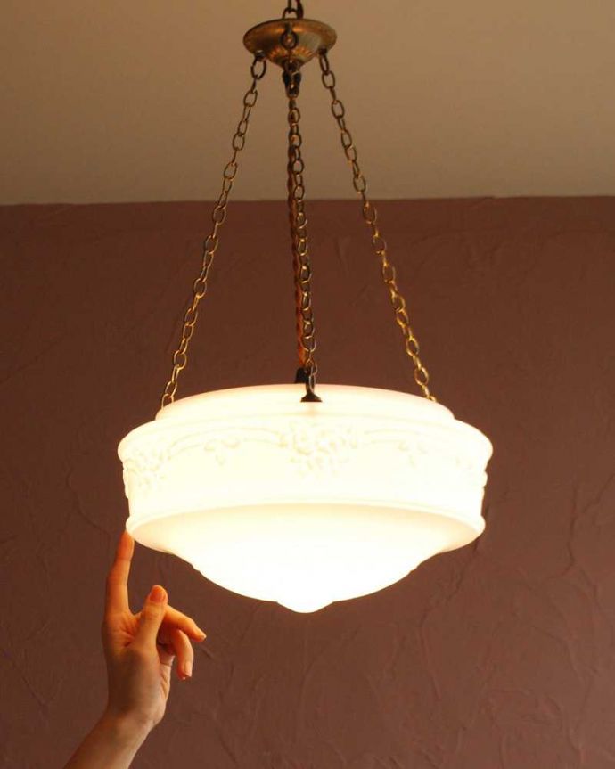 シャンデリア　照明・ライティング　お花が浮かび上がるアンティークのハンギングボウルブラケット(Ｅ26球付き)。。(k-3408-z)