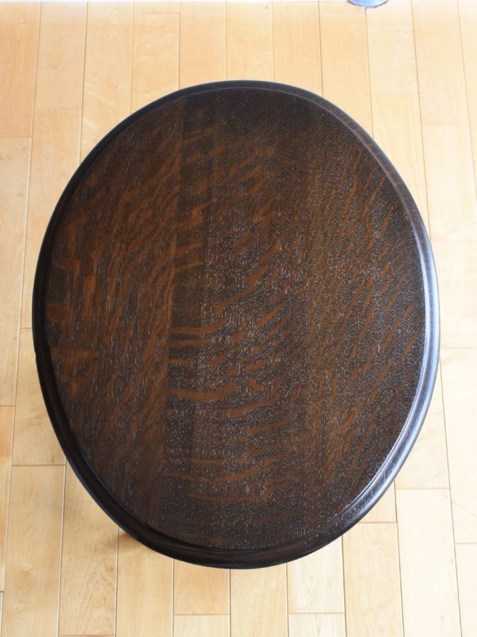 アンティークのサイドテーブルの天板