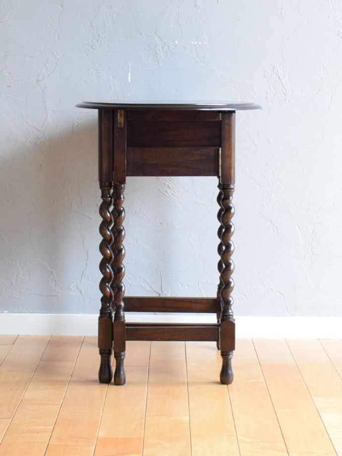 どこから見てもキレイなサイドテーブル