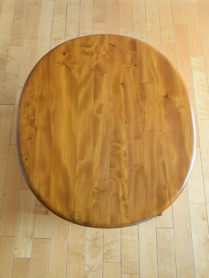 アンティークのテーブルの天板