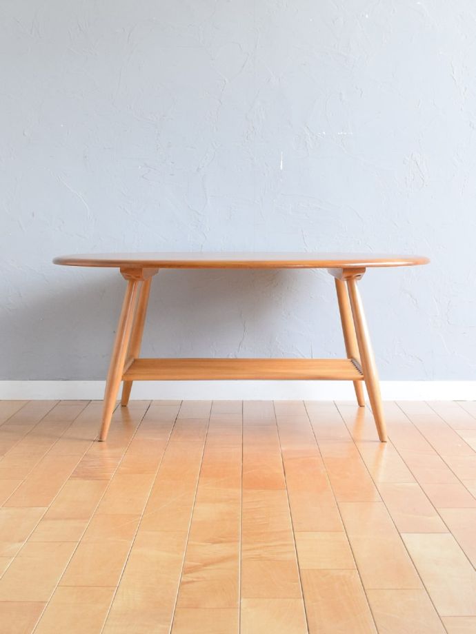 アーコールのコーヒーテーブルの側面