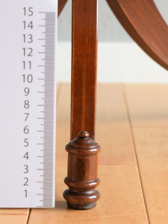 アンティークテーブルの脚