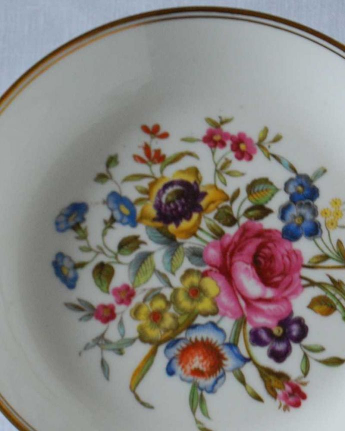 アンティーク 陶磁器の雑貨 アンティーク雑貨 英国で見つけたロイヤルウースター、色とりどりのお花模様が可愛いアンティークプレート。飾って使って楽しむ小さなアンティークアンティークでしか手に入れることが出来ない美しい模様のミニディッシュ。(k-3456-z)