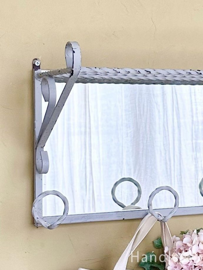 アンティークの壁掛け家具