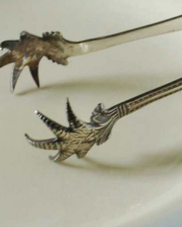 アンティーク シルバー製　アンティーク雑貨　ビクトリア時代に人気のデザイン、英国シルバーの鳥の足が美しいアンティークシュガートング。大切に受け継がれるシルバープレートのカトラリー現代ではほとんどがステンレス製になってしまったカトラリーもシルバープレートだとぬくもりがまるで違います。(k-3481-z)