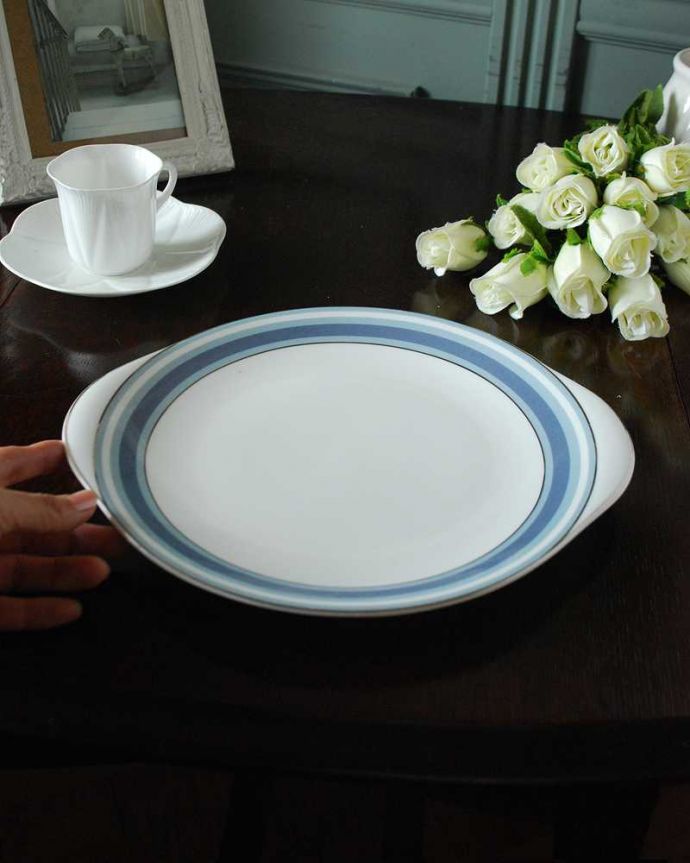 アンティーク 陶磁器の雑貨　アンティーク雑貨　スモーキーな色が可愛いロイヤルドルトン（East Brook）のアンティークのB＆Bプレート。現在も日常使いされるB＆Bプレートディナー皿代わりにも使える大きなサイズ。(k-3552-z-1)