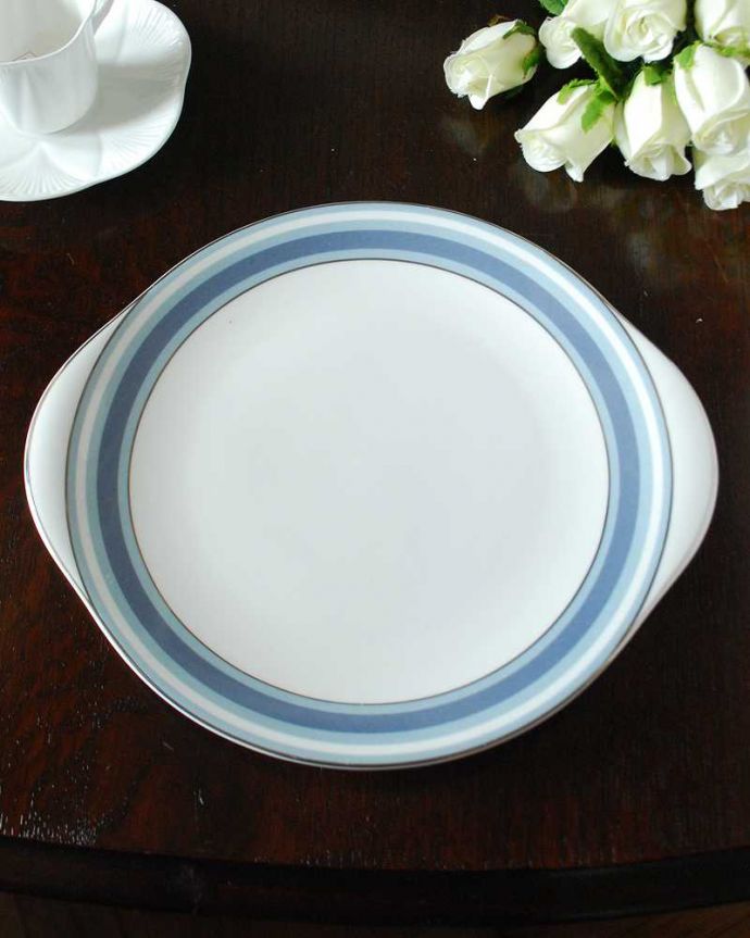 アンティーク 陶磁器の雑貨　アンティーク雑貨　スモーキーな色が可愛いロイヤルドルトン（East Brook）のアンティークのB＆Bプレート。上から見るとこんな感じです状態のいいものだけを選んでいますが、アンティークなのでキズや欠けがある場合があります。(k-3552-z-1)