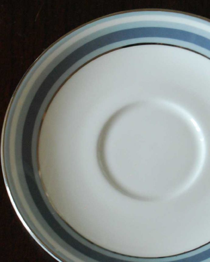 アンティーク 陶磁器の雑貨　アンティーク雑貨　スモーキーな色が可愛いロイヤルドルトン（East Brook）のアンティークのソーサー。飾って使って楽しむ小さなアンティークアンティークでしか手に入れることが出来ない美しい模様のソーサー。(k-3552-z-2)