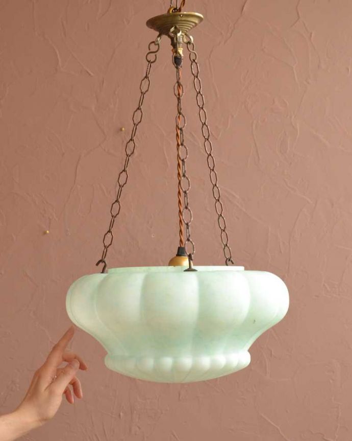 シャンデリア　照明・ライティング　まるで雲も様な可愛い形、アンティークのハンギングボウル(Ｅ26球付き) 。。(k-3579-z)