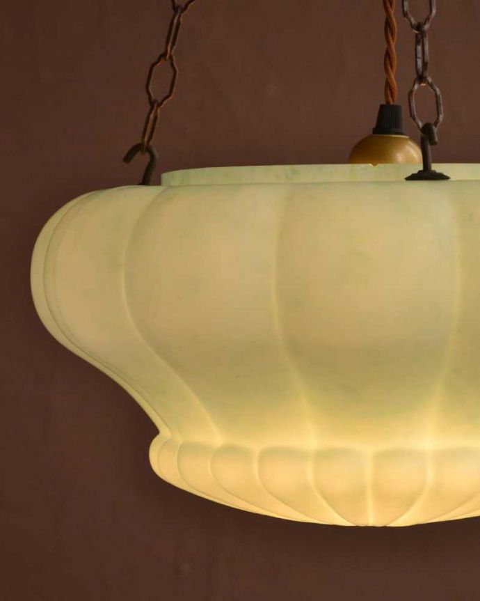 シャンデリア　照明・ライティング　まるで雲も様な可愛い形、アンティークのハンギングボウル(Ｅ26球付き) 。。(k-3579-z)