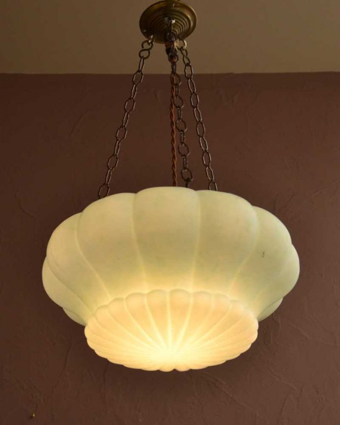 シャンデリア　照明・ライティング　まるで雲も様な可愛い形、アンティークのハンギングボウル(Ｅ26球付き) 。。(k-3579-z)