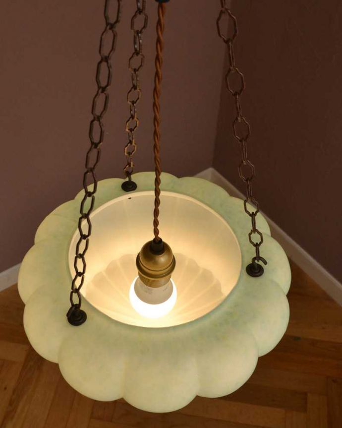 シャンデリア　照明・ライティング　まるで雲も様な可愛い形、アンティークのハンギングボウル(Ｅ26球付き) 。。(k-3579-z)