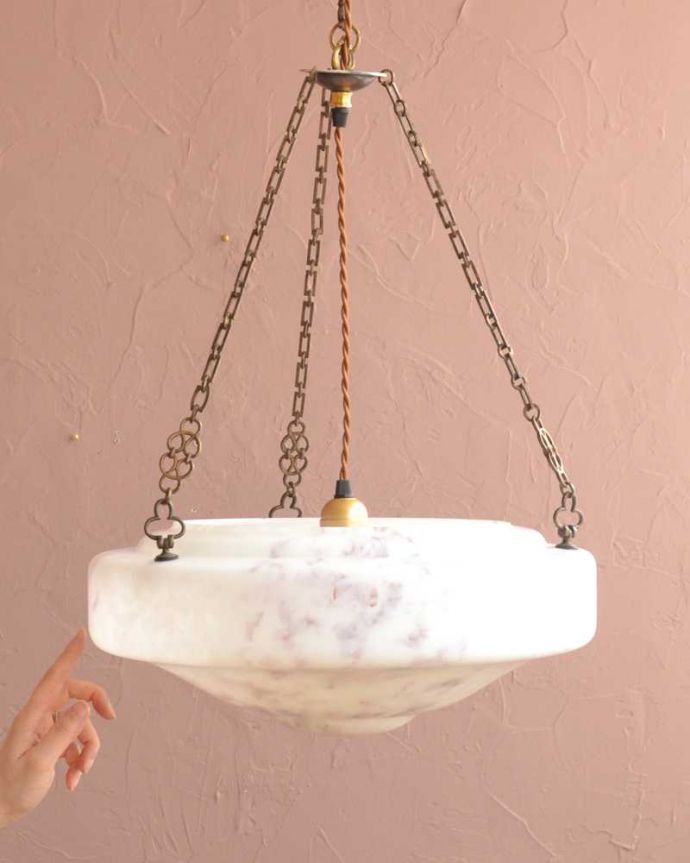 シャンデリア　照明・ライティング　ガラスの模様が美しい英国輸入のアンティークハンギングボウル（Ｅ26球付）。。(k-3581-z)