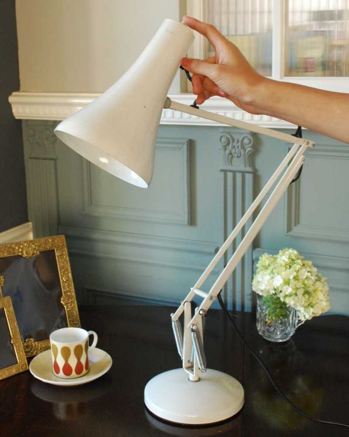 スタンドライト　照明・ライティング　1960年代のアンティーク デスクランプ（アングルポイズ・アイボリー） 。アングルポイズMODEL90前期モデル見た目はもちろん、曲げ伸ばしがとても滑らかなアングルポイズ。(k-3584-z)