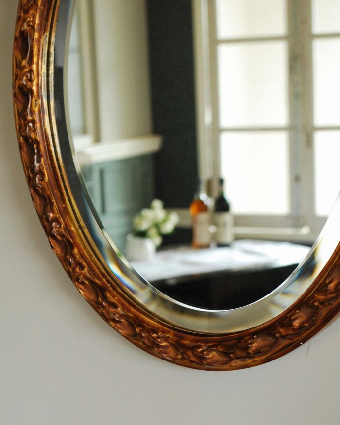 アンティーク ミラー(鏡) アンティーク雑貨 ゴールドフレームが豪華な英国アンティークモールディングミラー。アンティークらしい独特のデザイン華やかなデザインのアンティークのミラーは、覗き込む度に女性だったら誰もがワクワクしちゃう美しいデザインが一番の魅力です。(k-3589-z)