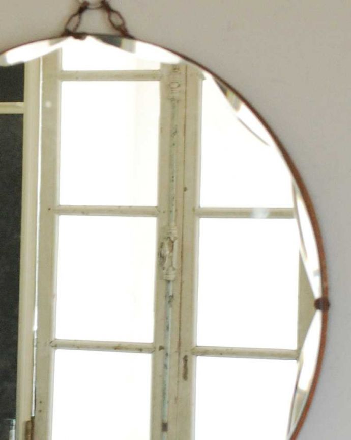 アンティーク ミラー（鏡）　アンティーク雑貨　縁どりがキラッと輝くアンティークカッティングミラー、イギリス輸入の鏡。アンティークでしか手に入らないキラキラ感キラッと輝く美しい面取りがデザインになっているアンティークのミラー。(k-3590-z)