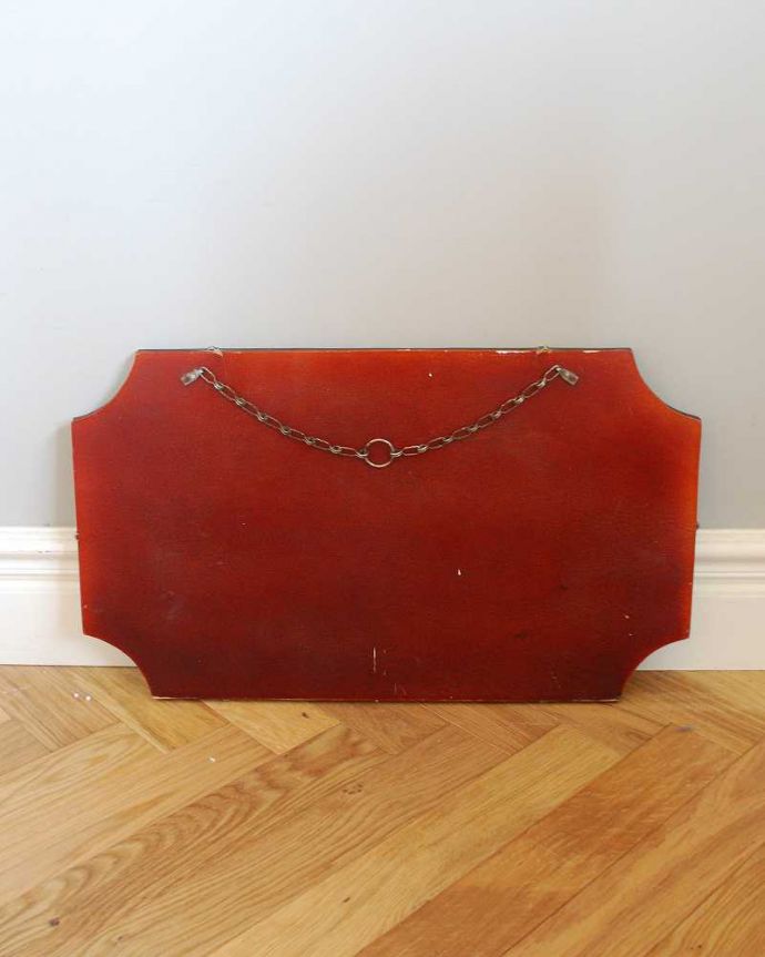 アンティーク ミラー（鏡）　アンティーク雑貨　華やかなカッティングが美しい、横長のイギリスアンティークミラー（壁掛け鏡）。裏側を見てみると…修復の際、金具をしっかり取り付けたので安心してお使い下さい。(k-3597-z)