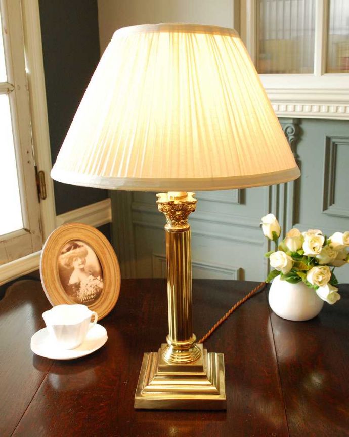 スタンドライト　照明・ライティング　イギリスで見つけたアンティークテーブルランプ(E17シャンデリア球付き) 。。(k-3599-z)