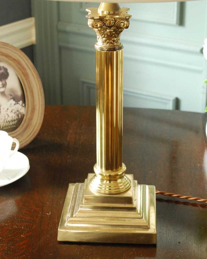 スタンドライト　照明・ライティング　イギリスで見つけたアンティークテーブルランプ(E17シャンデリア球付き) 。。(k-3599-z)