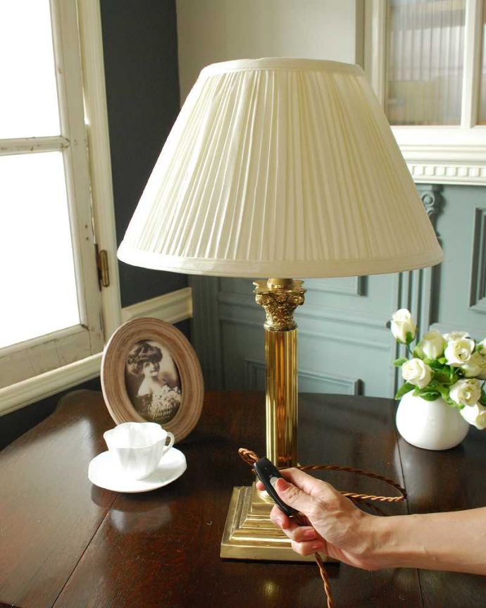 スタンドライト　照明・ライティング　イギリスで見つけたアンティークテーブルランプ(E17シャンデリア球付き) 。。(k-3599-z)