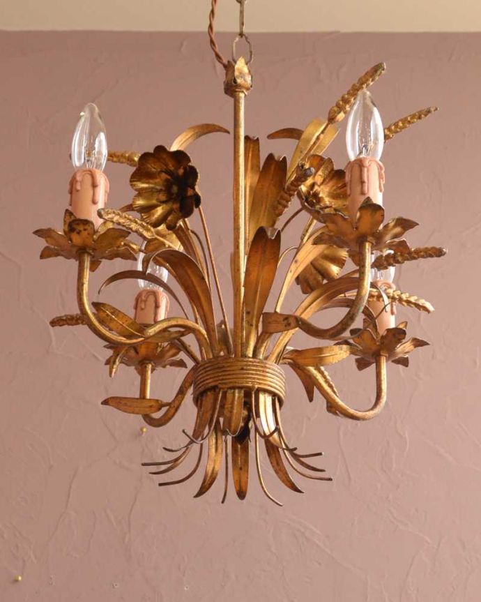 シャンデリア　照明・ライティング　エレガントな真鍮製アンティークシャンデリア（4灯）（Ｅ17シャンデリア球付）。。(k-3606-z)