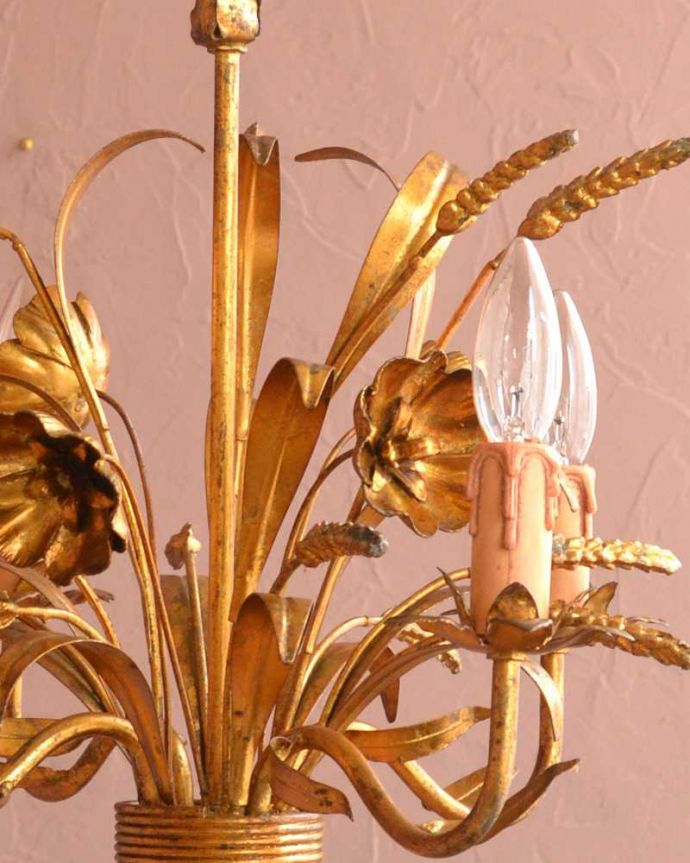 シャンデリア　照明・ライティング　エレガントな真鍮製アンティークシャンデリア（4灯）（Ｅ17シャンデリア球付）。。(k-3606-z)