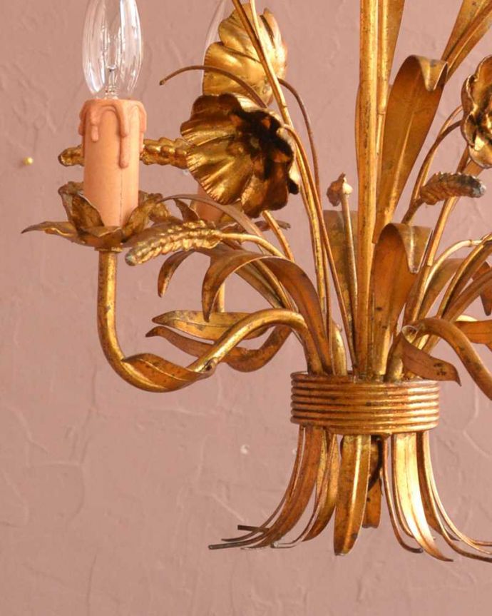 シャンデリア　照明・ライティング　エレガントな真鍮製アンティークシャンデリア（4灯）（Ｅ17シャンデリア球付）。。(k-3606-z)