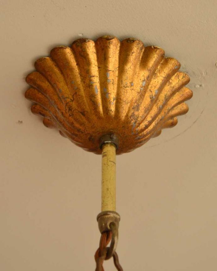 シャンデリア 照明・ライティング エレガントな真鍮製アンティークシャンデリア(4灯)(E17シャンデリア球付)。カバーも付いています。(k-3606-z)