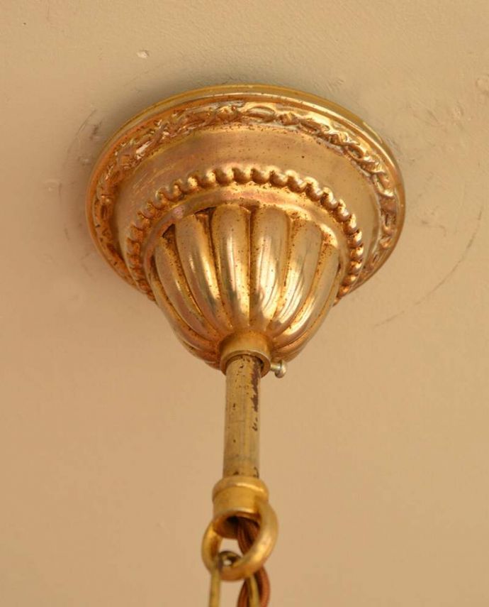 シャンデリア 照明・ライティング アンバー色のガラスがキレイなアンティークのシャンデリア(E17シャンデリア球付)。カバーも付いています。(k-3620-z)