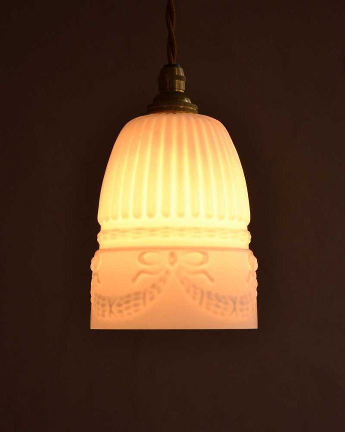 ペンダントライト　照明・ライティング　リボンのガーランド柄か可愛いアンティークペンダントライト（コード・シャンデリア電球・ギャラリーなし）。。(k-3621-z)