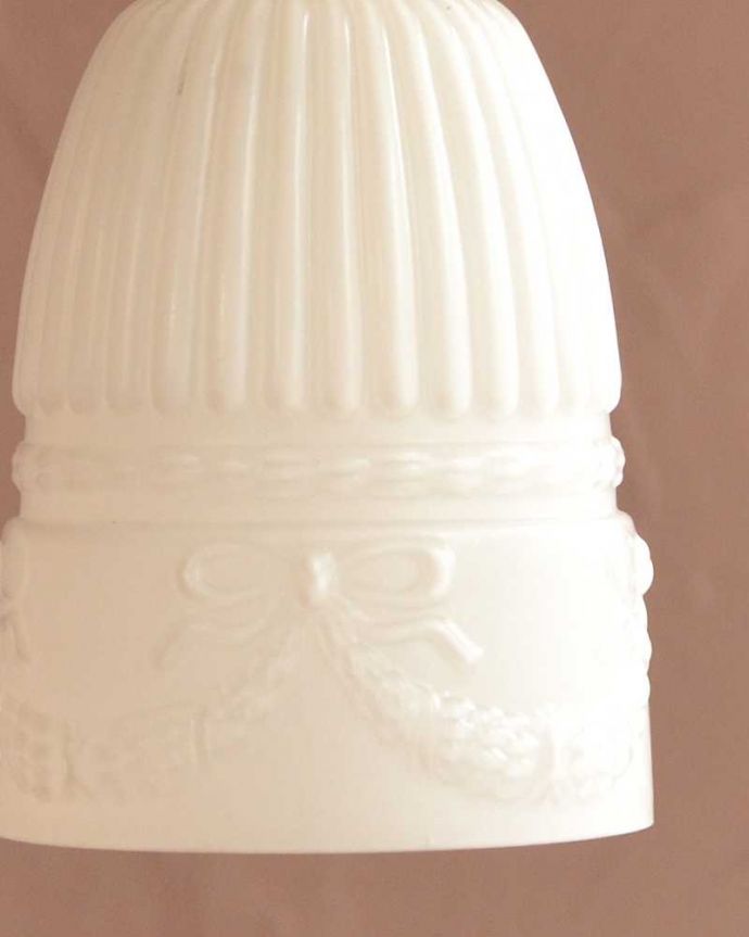 ペンダントライト　照明・ライティング　リボンのガーランド柄か可愛いアンティークペンダントライト（コード・シャンデリア電球・ギャラリーなし）。。(k-3621-z)