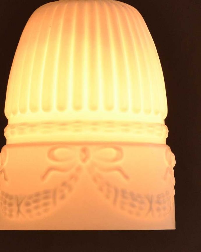 ペンダントライト　照明・ライティング　リボンのガーランド柄か可愛いアンティークペンダントライト（コード・シャンデリア電球・ギャラリーなし）。。(k-3621-z)