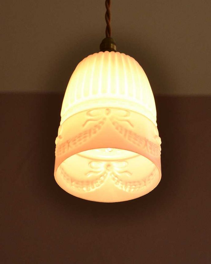 ペンダントライト　照明・ライティング　リボンのガーランド柄か可愛いアンティークペンダントライト（コード・シャンデリア電球・ギャラリーなし）。。(k-3621-z)