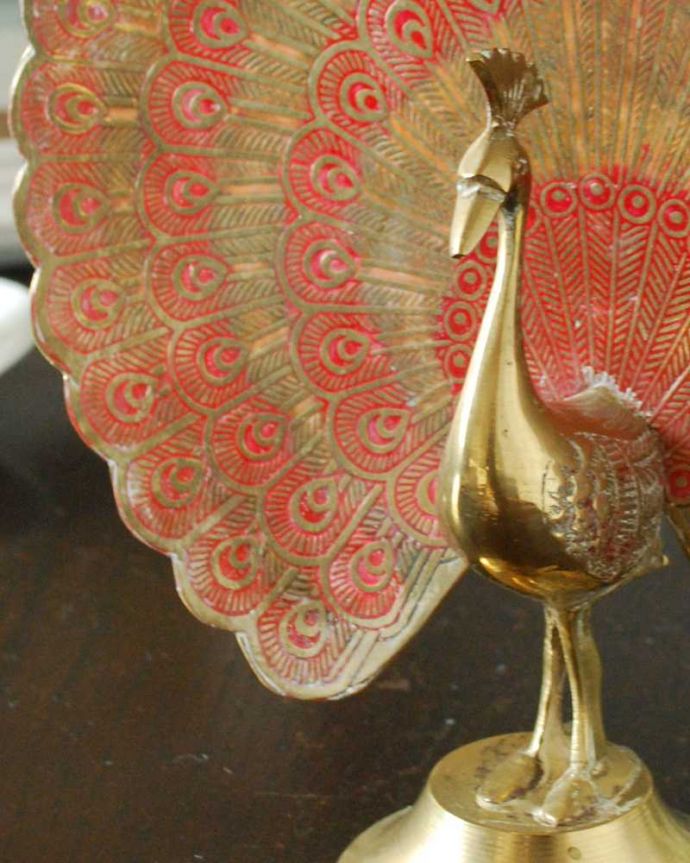 アンティーク 真鍮の雑貨 アンティーク雑貨 英国で見つけた真鍮製のアンティークオブジェ(ピーコック)。落ち着いた輝きが大人の雰囲気真鍮製なので、使っていくごとに味わい深い色合いに変化していきます。(k-3635-z)