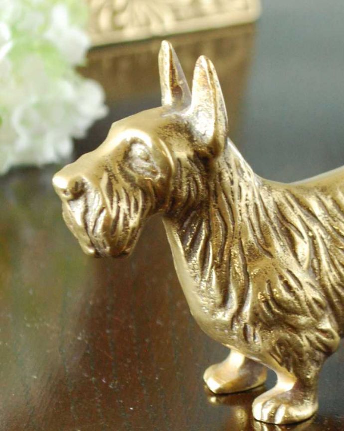 アンティーク 真鍮の雑貨　アンティーク雑貨　英国で見つけた真鍮製スコティッシュ・テリアのアンティークオブジェ。落ち着いた輝きが大人の雰囲気真鍮製なので、使っていくごとに味わい深い色合いに変化していきます。(k-3639-z)