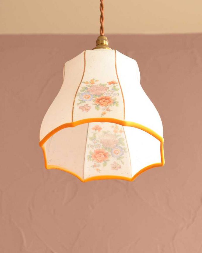 ペンダントライト　照明・ライティング　お花模様が華やかなアンティーク シェード（コード・シャンデリア電球・ギャラリーなし）。。(k-3652-z)
