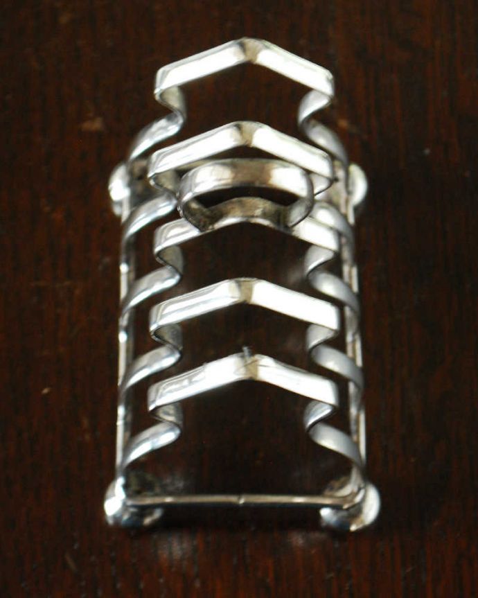 アンティーク シルバー製　アンティーク雑貨　イングリッシュブレックファーストには欠かせない、シルバープレートのトーストスタンド。上から見るとこんな感じです。(k-3661-z)