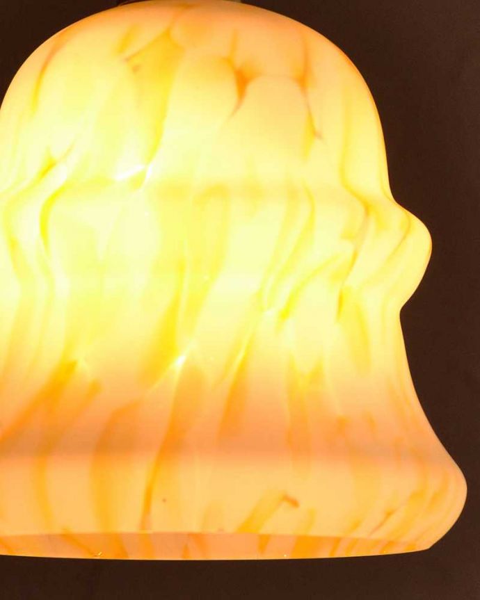 ペンダントライト　照明・ライティング　はちみつ色でほっこり気分、アンティークシェードペンダントライト（コード・シャンデリア電球・ギャラリーなし）。。(k-3666-z)