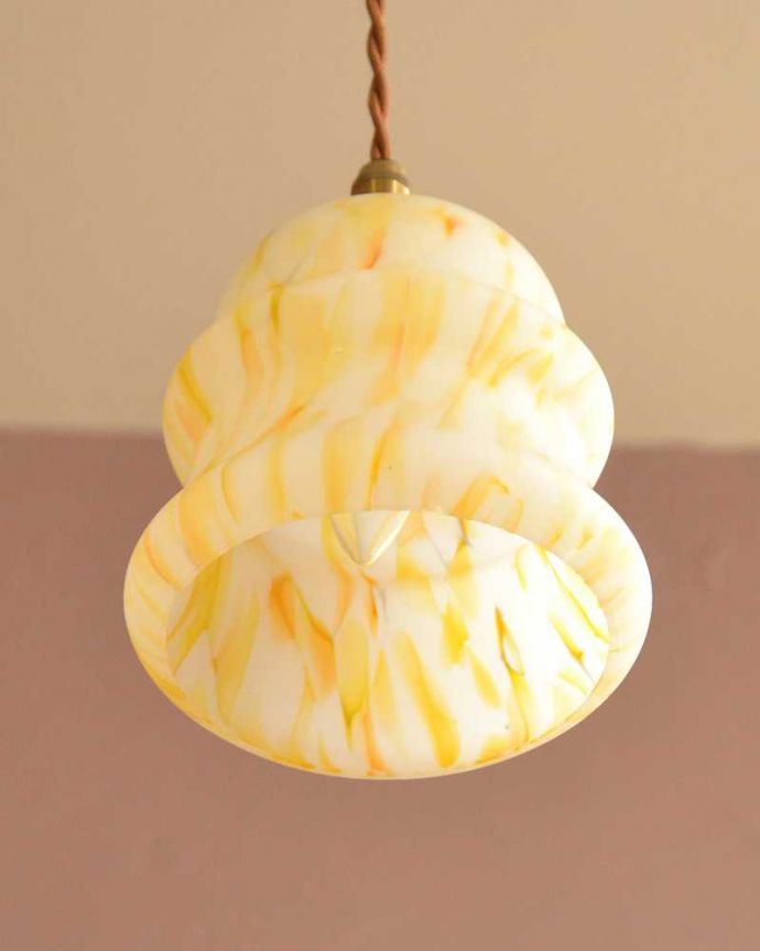 ペンダントライト　照明・ライティング　はちみつ色でほっこり気分、アンティークシェードペンダントライト（コード・シャンデリア電球・ギャラリーなし）。。(k-3666-z)